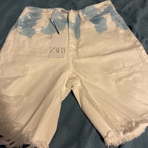 * BRAND NEW * Zara distressed shorts